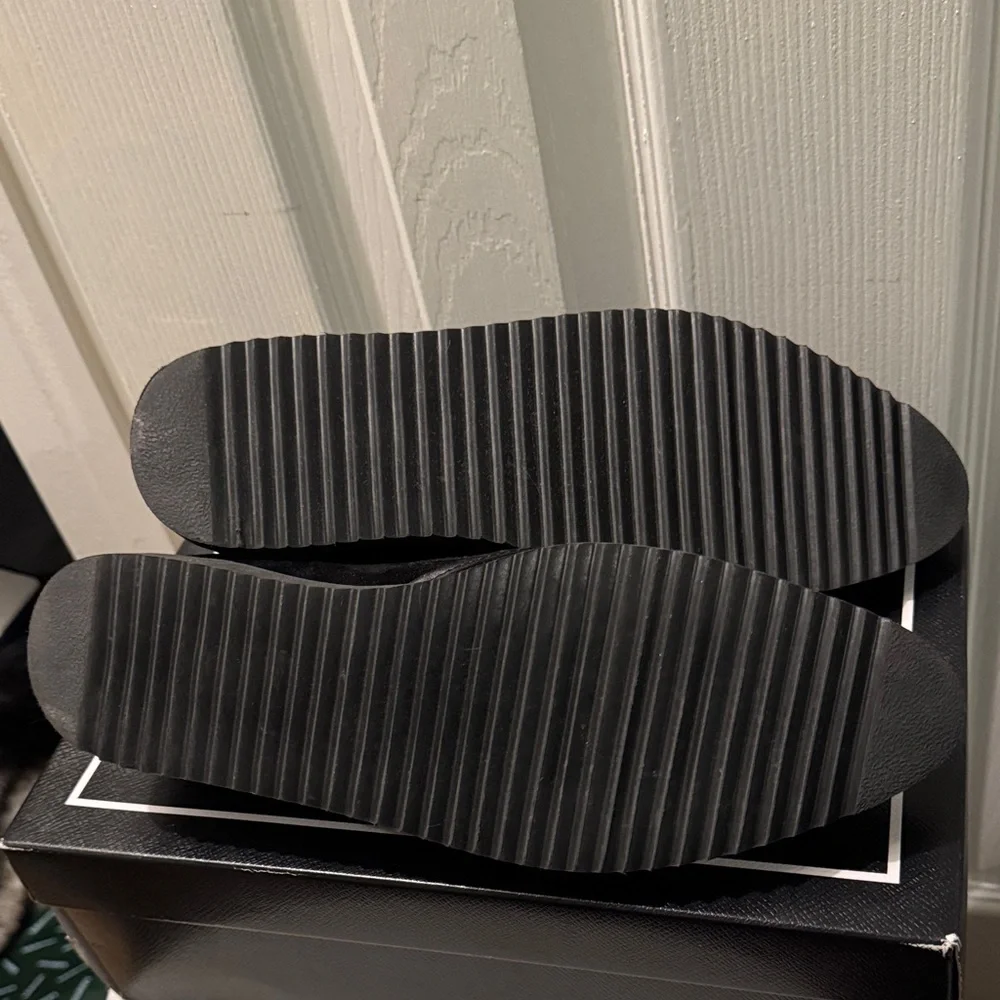 Karl Lagerfeld Black Women's Flats - Picture 5 of 9